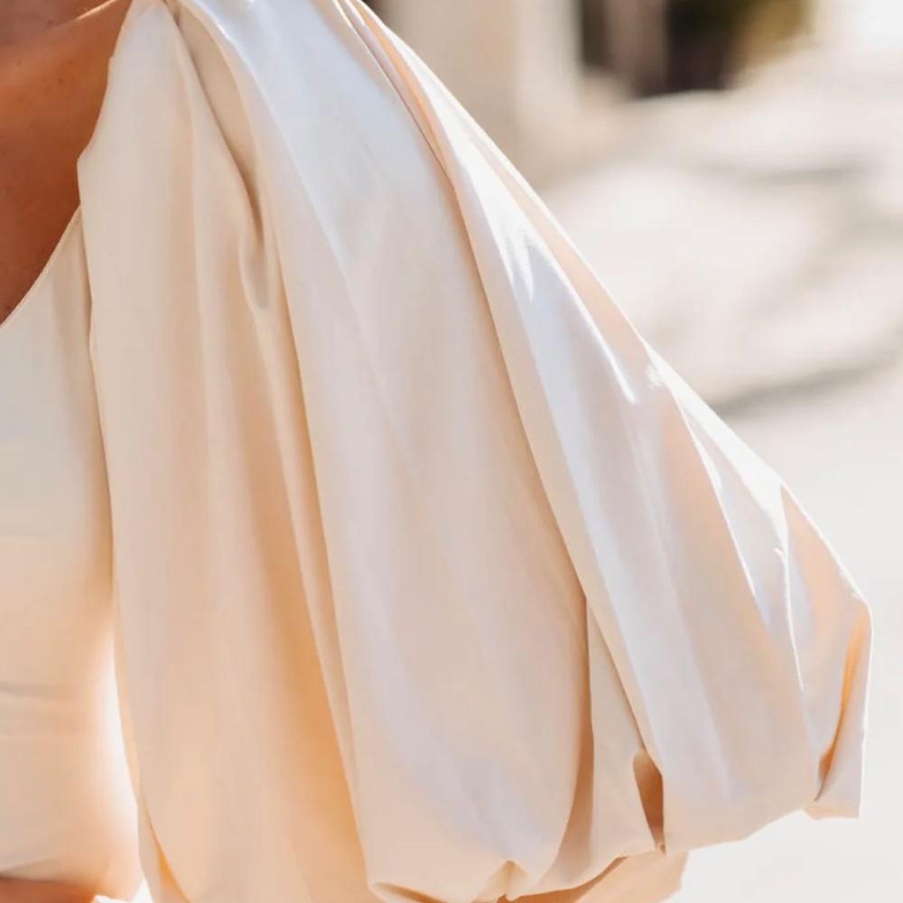 Bubble sleeve body suit